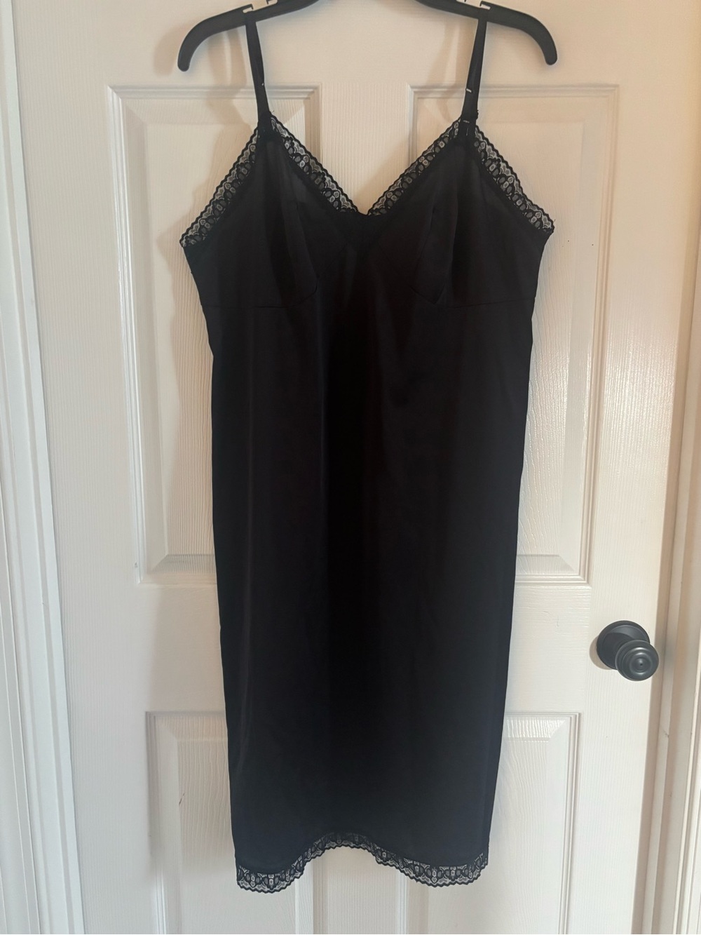 Vanity Fair Daywear Full Slip Black with Lace-Trim Size 42 26in